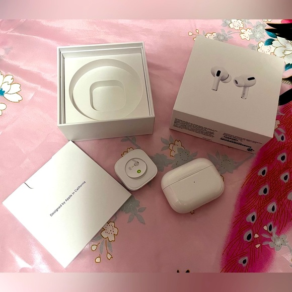 Apple Airpods Pro Wireless Bluetooth with MagSafe Charging Case - Picture 3 of 6